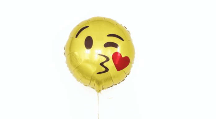 kissing emoji balloon