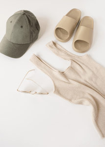 Minimalist Mom Outfit Inspo